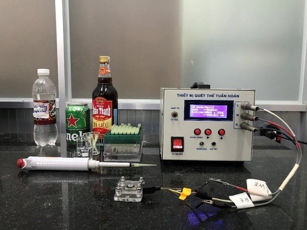 phan-tich-methanol-trong-cac-mau-bia-ruou-bang-cam-bien-dien-hoa-1666026798.jpg
