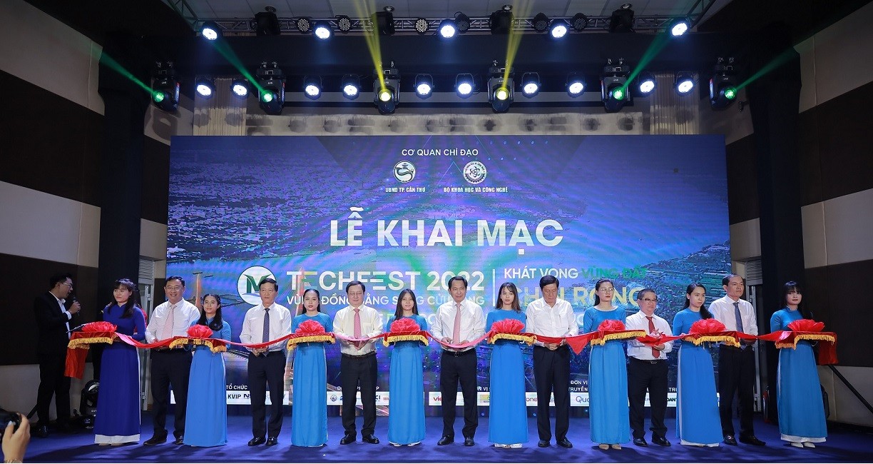anh-1-cat-bang-khai-mac-1666373424.jpg