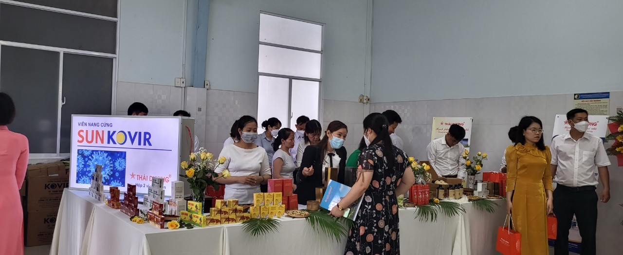 hinh-1-le-cong-bo-thuoc-suncovir-1682398570.jpg