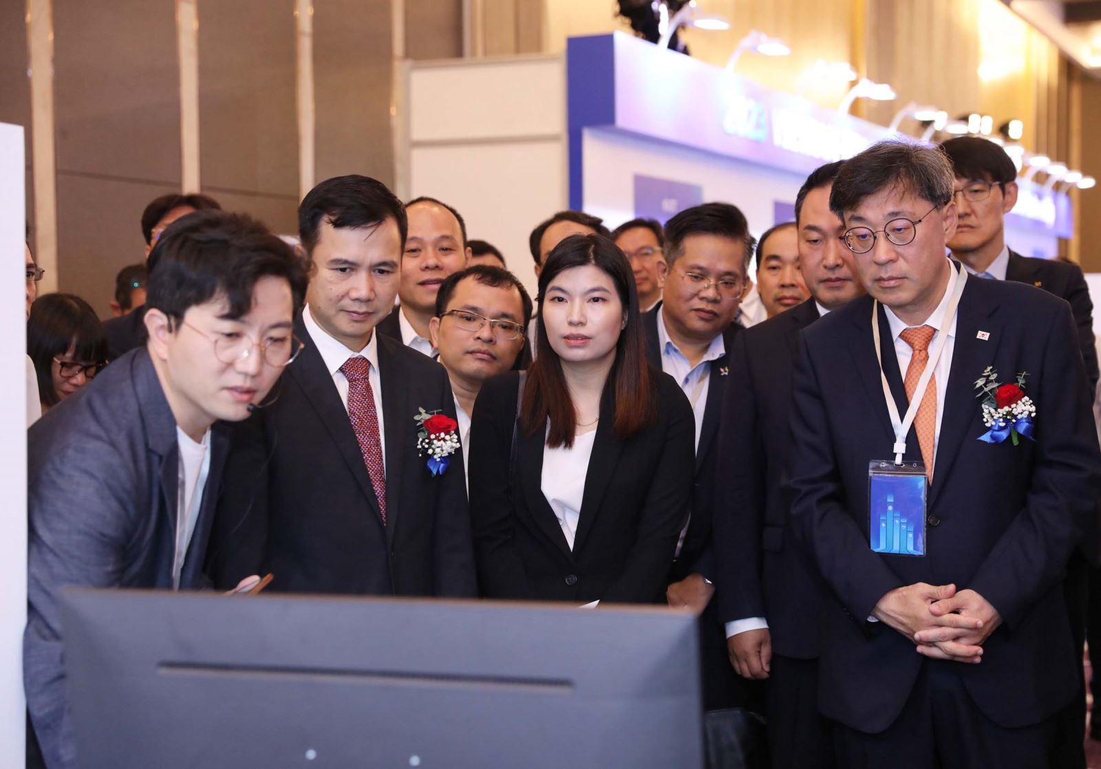 2-tt-tham-quan-trien-lam-1-1686328481.jpg