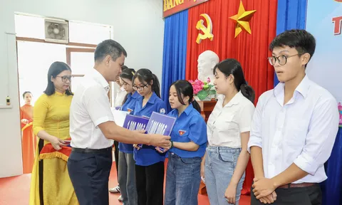 Yến sào Khánh Hòa đồng hành cùng Quỹ Khuyến học, Khuyến tài Khánh Hòa