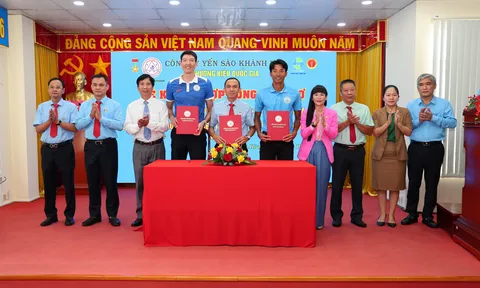 CÔNG TY YẾN SÀO KHÁNH HÒA TÀI TRỢ 2,5 TỶ ĐỒNG VÀ CÁC DÒNG SẢN PHẨM NƯỚC GIẢI KHÁT CHO CÁC ĐỘI BÓNG CHUYỀN KHÁNH HOÀ
