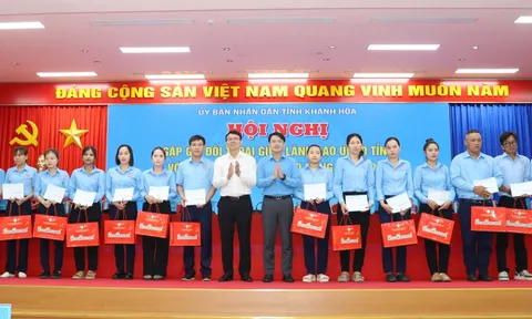LÃNH ĐẠO UBND TỈNH GẶP GỠ, ĐỐI THOẠI VỚI ĐOÀN VIÊN, NGƯỜI LAO ĐỘNG