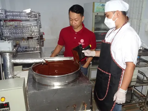 Kỹ sư Việt sáng chế máy gia nhiệt chocolate