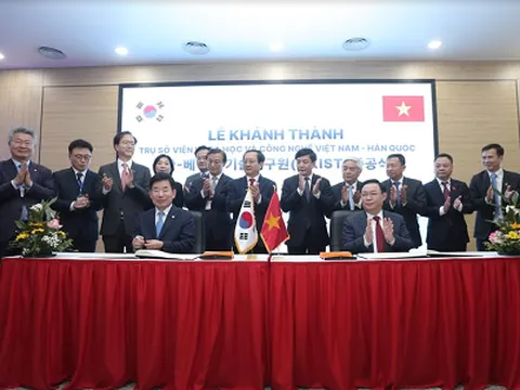 Chủ tịch Quốc hội Việt Nam Vương Đình Huệ và Chủ tịch Quốc hội Hàn Quốc Kim Jin Pyo tham dự Lễ Khánh thành trụ sở Viện Khoa học và Công nghệ Việt Nam – Hàn Quốc