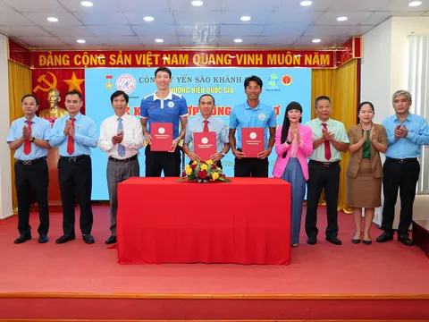 CÔNG TY YẾN SÀO KHÁNH HÒA TÀI TRỢ 2,5 TỶ ĐỒNG VÀ CÁC DÒNG SẢN PHẨM NƯỚC GIẢI KHÁT CHO CÁC ĐỘI BÓNG CHUYỀN KHÁNH HOÀ