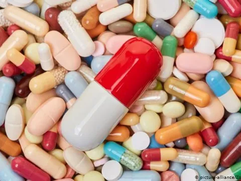 Cuộc đua phát triển thuốc chữa COVID-19: Biến đại dịch thành bệnh có thể điều trị ở nhà?