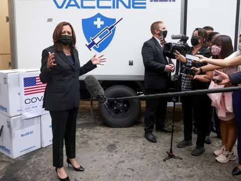 Phó tổng thống Mỹ chứng kiến trao vaccine cho Việt Nam