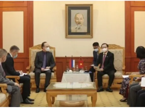 Bộ trưởng Huỳnh Thành Đạt tiếp Đại sứ Liên bang Nga