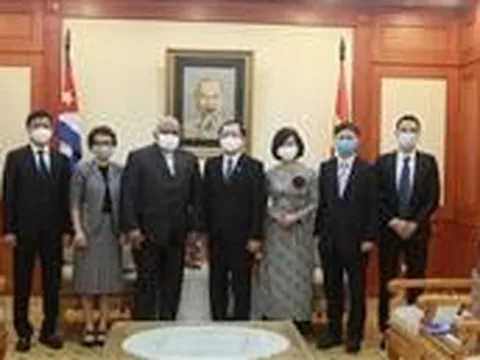 Bộ trưởng Huỳnh Thành Đạt tiếp xã giao Đại sứ Cuba