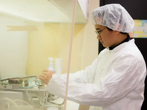 Giáo sư người Việt cảnh báo ô nhiễm đất hiếm trong rác điện tử