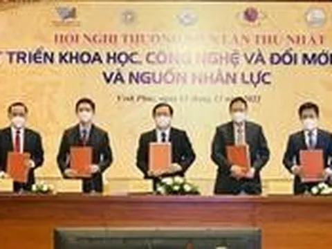 Phát triển khoa học, công nghệ và đổi mới sáng tạo và nguồn nhân lực