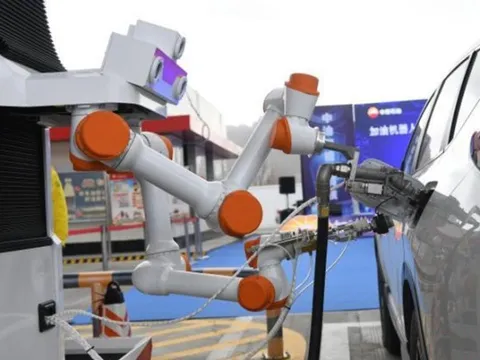 Trung Quốc ra mắt trạm xăng tự động 100% đầu tiên