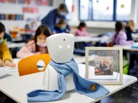Robot đến trường thay mặt cậu bé người Đức bị ốm