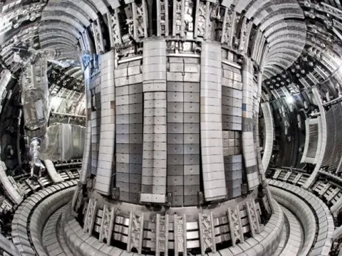 Các nhà khoa học châu Âu đạt mốc mới trong nghiên cứu sản xuất năng lượng tổng hợp hạt nhân
