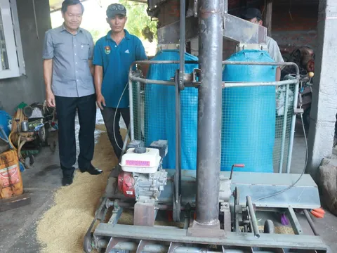 Máy hốt lúa - Sản phẩm sáng tạo khoa học kỹ thuật của một nông dân
