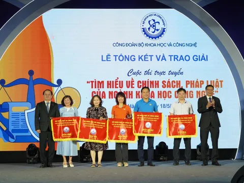 Trao giải Cuộc thi trực tuyến tìm hiểu về chính sách, pháp luật của ngành KH&CN và Liên hoan văn nghệ kỷ niệm 65 năm thành lập Bộ KH&CN