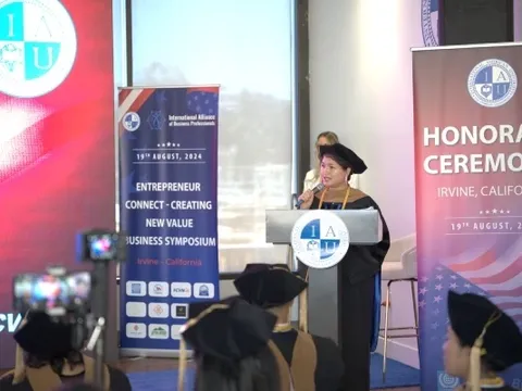 Hai nhà sáng lập Sao Thái Dương cùng được sắc phong giáo sư danh dự tại Mỹ