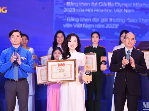 Tuyên dương các nhà khoa học trẻ và nữ sinh khoa học công nghệ tiêu biểu