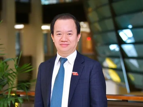 Cần phát triển khoa học xã hội tương tự khoa học tự nhiên và công nghệ