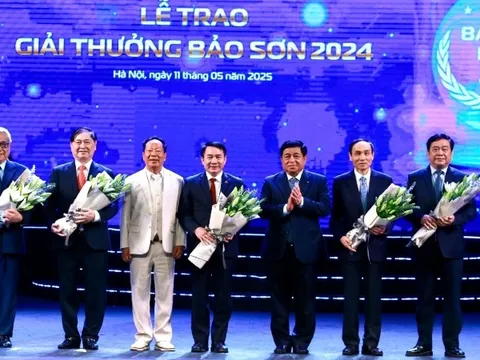 Đồng hành, khích lệ các nhà khoa học phát huy tài năng trí tuệ, đóng góp cho Tổ quốc