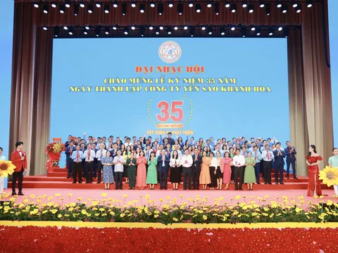 ĐẠI NHẠC HỘI “YẾN SÀO KHÁNH HÒA – 35 NĂM BAY CAO VƯƠN XA”