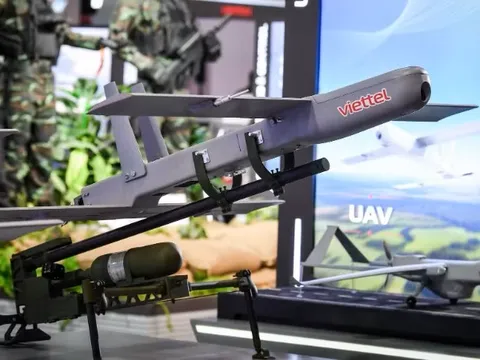 Làm chủ khoa học-công nghệ quốc phòng, bảo vệ hòa bình, độc lập dân tộc