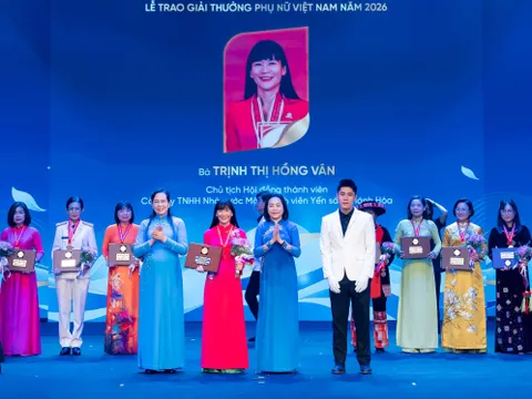 CHỦ TỊCH HĐTV YẾN SÀO KHÁNH HÒA TRỊNH THỊ HỒNG VÂN NHẬN GIẢI THƯỞNG PHỤ NỮ VIỆT NAM NĂM 2026